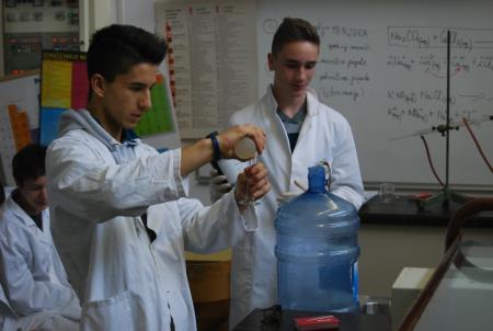 Kemija je zanimiva ...